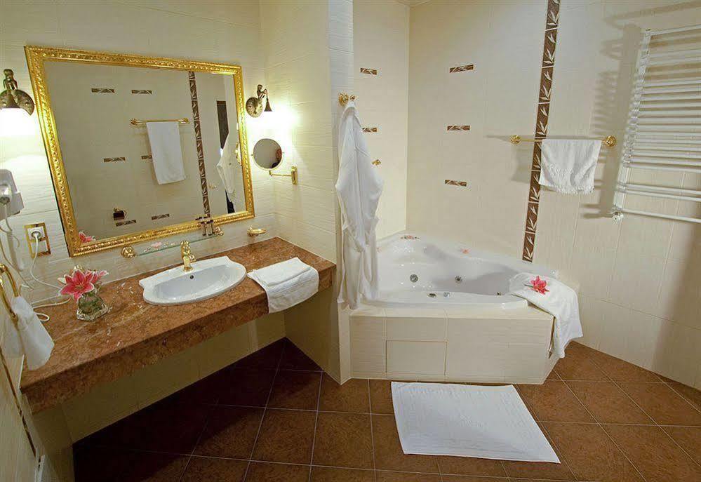 Deluxe Hotel Kupava Lviv Kültér fotó